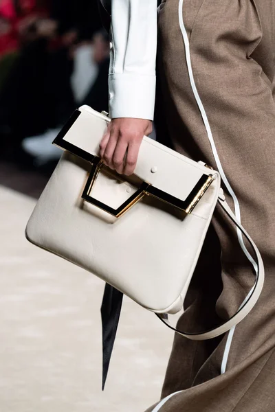 Look 10